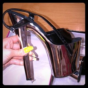 New in box. Size 6. Stripper / dancer Heels